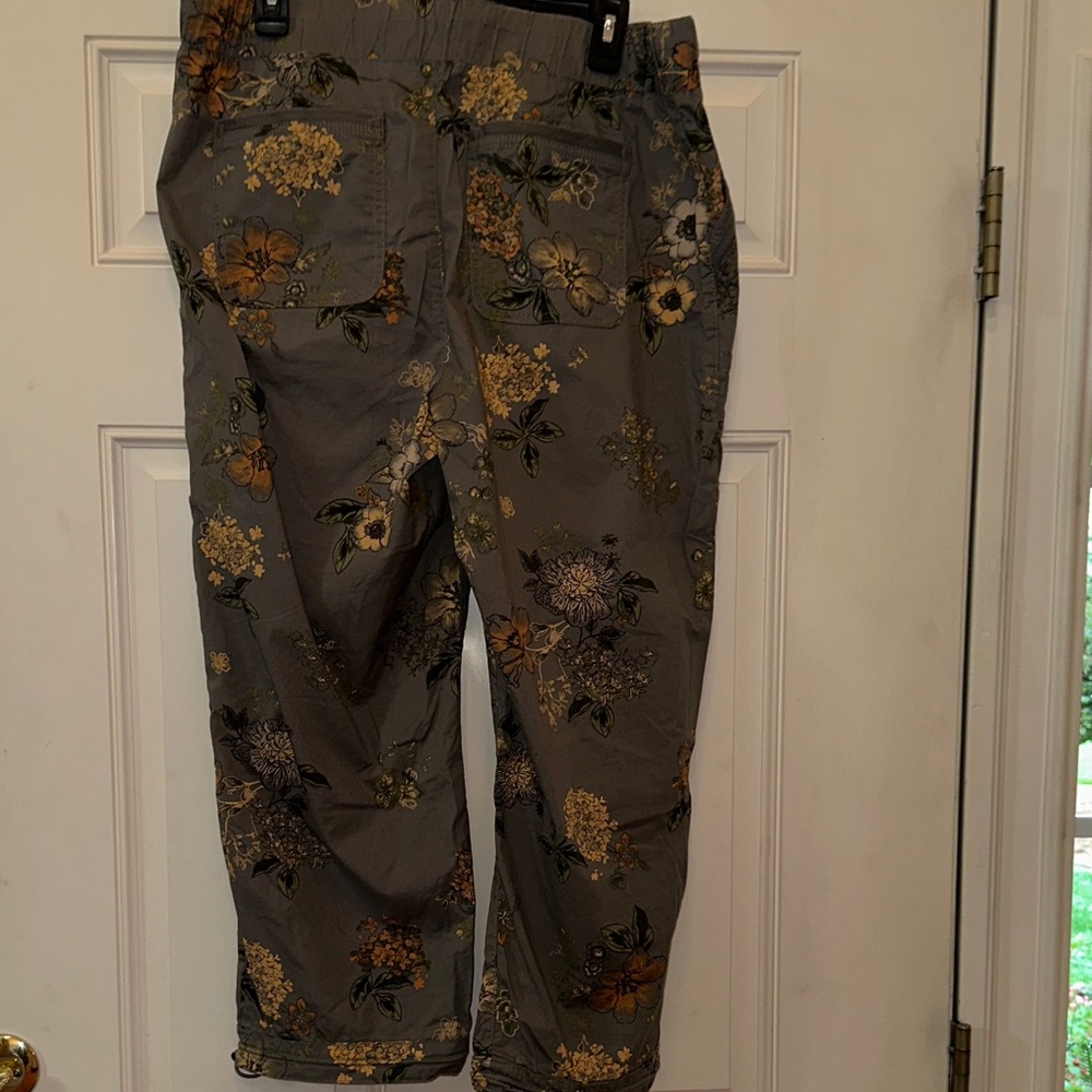 Democracy Olive Green Floral Cargo Pants - Picture 7 of 7